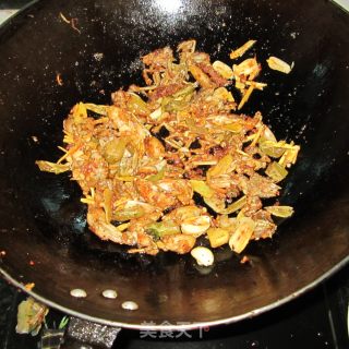 酸辣田鸡的做法步骤：7