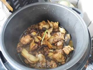 小鸡炖蘑菇的做法步骤：11
