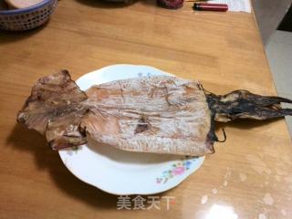洋葱鱿鱼干的做法步骤：1