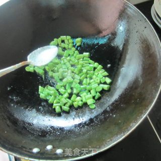 四季豆炒蛋皮的做法步骤：3