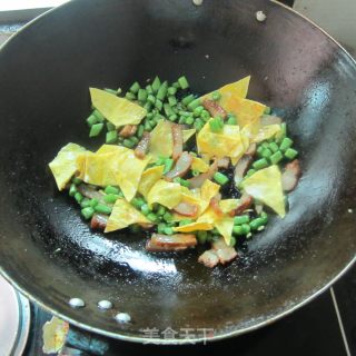 四季豆炒蛋皮的做法步骤：6