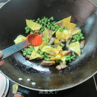 四季豆炒蛋皮的做法步骤：7