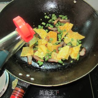 四季豆炒蛋皮的做法步骤：8