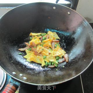 四季豆炒蛋皮的做法步骤：9