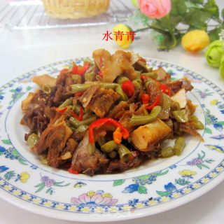 酸豆角炒腊鸡的做法步骤：9