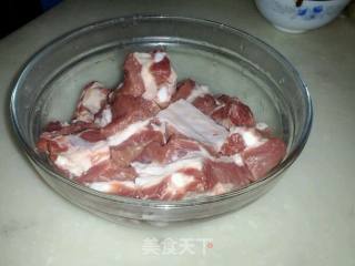 家常炖排骨的做法步骤：1