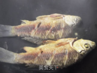 香辣甜鲜的豆瓣鲫鱼的做法步骤：4