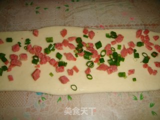 葱花火腿卷的做法步骤：10