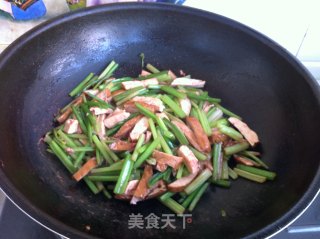腐乳香芹炒豆干的做法步骤：8