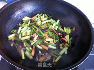 蒜薹炒竹笋的做法步骤：7