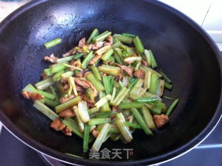 肉丝炒芹菜的做法步骤：8