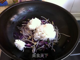 紫甘蓝炒米饭的做法步骤：5