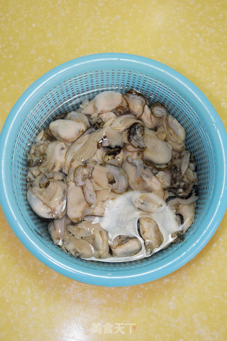 【解密舌尖美味】--蚝烙的做法步骤：2