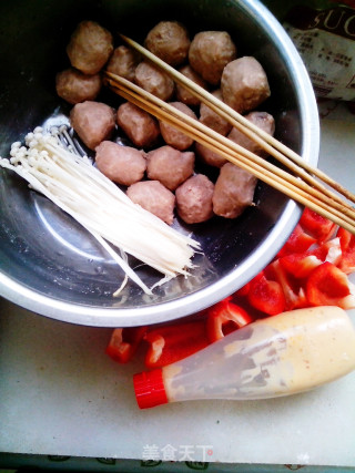 香烤肉丸串的做法步骤：1