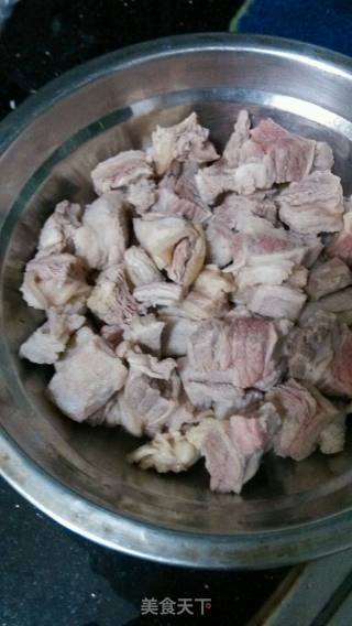 萝卜牛腩的做法步骤：1