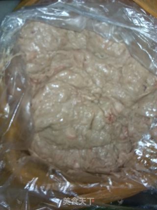 甜酸肉丸的做法步骤：1