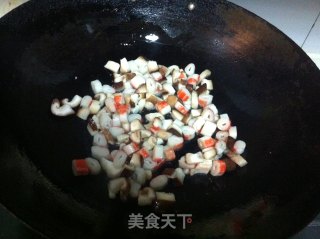 香菇海鲜炒饭的做法步骤：3