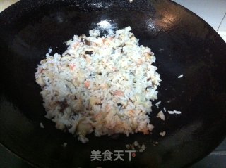 香菇海鲜炒饭的做法步骤：5