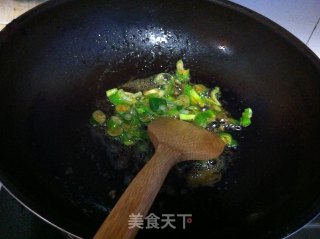 海鲜味的蛋炒饭的做法步骤：1