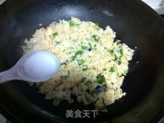 海鲜味的蛋炒饭的做法步骤：5