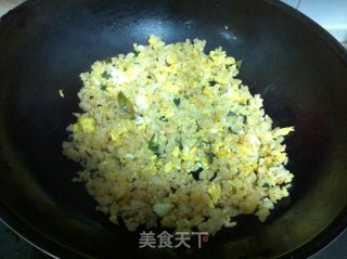 海鲜味的蛋炒饭的做法步骤：6