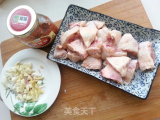 剁椒鸡翅的做法步骤：1