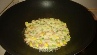 剩米饭巧利用——什锦火腿米饭蛋饼的做法步骤：8