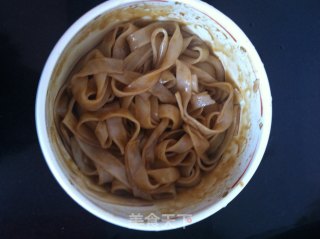 翅根炒河粉的做法步骤：4