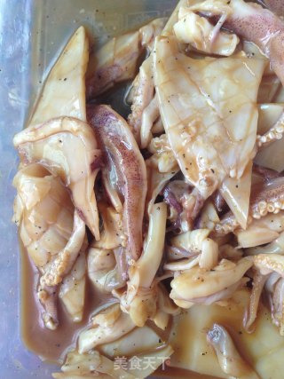 黑椒酱鱿鱼炒土豆的做法步骤：4