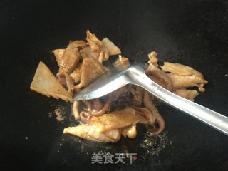 黑椒酱鱿鱼炒土豆的做法步骤：7