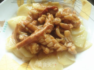 黑椒酱鱿鱼炒土豆的做法步骤：8
