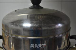 剁青椒蒸鲈鱼的做法步骤：4