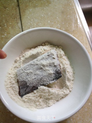 糖醋带鱼 －－－ 酸溜溜，甜丝丝，辣滋滋，好吃营养又下饭的做法步骤：4