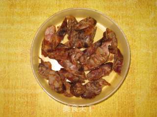 白菜片炒腊肠的做法步骤：2
