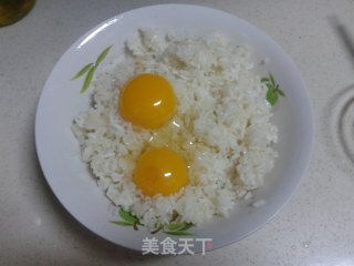 金包银蛋炒饭的做法步骤：2