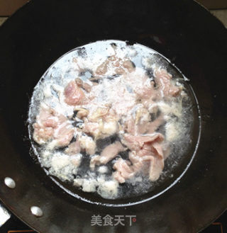 鸡蛋瘦肉滚枸杞叶的做法步骤：4