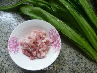 肉丝炒油麦菜的做法步骤：1