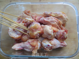 【脆皮烤鸡翅】----非油炸的美味之二的做法步骤：2