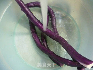 茄子炒面筋的做法步骤：3