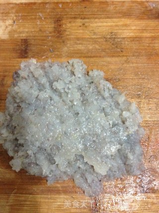 三鲜锅贴的做法步骤：1