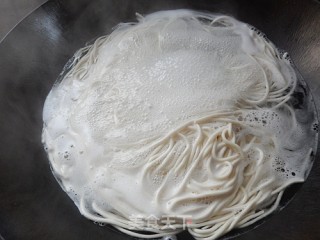 茄汁肉丝拌面的做法步骤：11