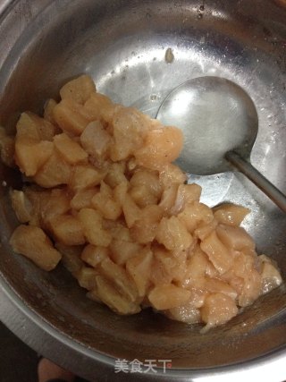 宫保鸡丁的做法步骤：1
