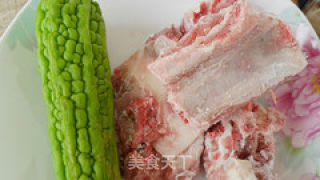 苦尽甘来排骨汤的做法步骤：1