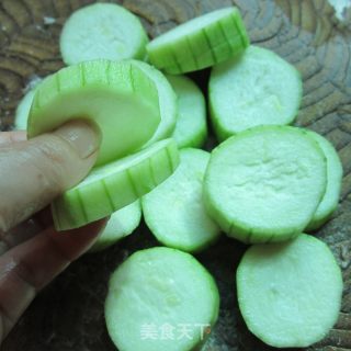 猪肉丝瓜盒子的做法步骤：1