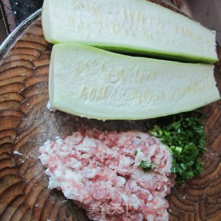 蒸肉末丝瓜的做法步骤：2