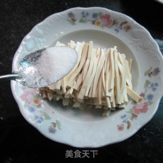 蒜米豆腐丝的做法步骤：3