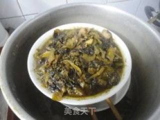 酸菜扣肉的做法步骤：2