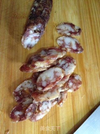 香肠炒芦笋的做法步骤：2