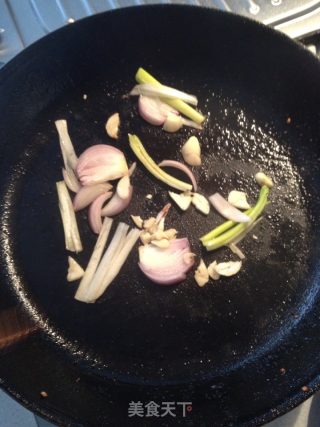 香肠炒芦笋的做法步骤：6