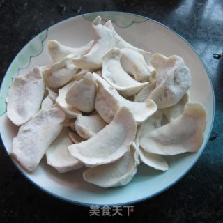 香辣焖煮饺子的做法步骤：1